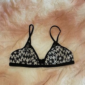 XHILIRATION Bikini Top Large